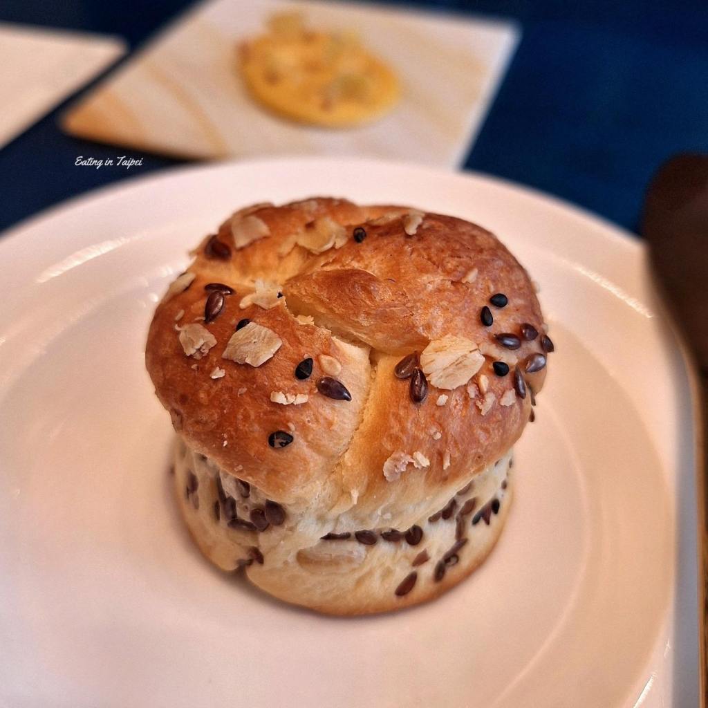 Silks Place Tainan Infinity bread