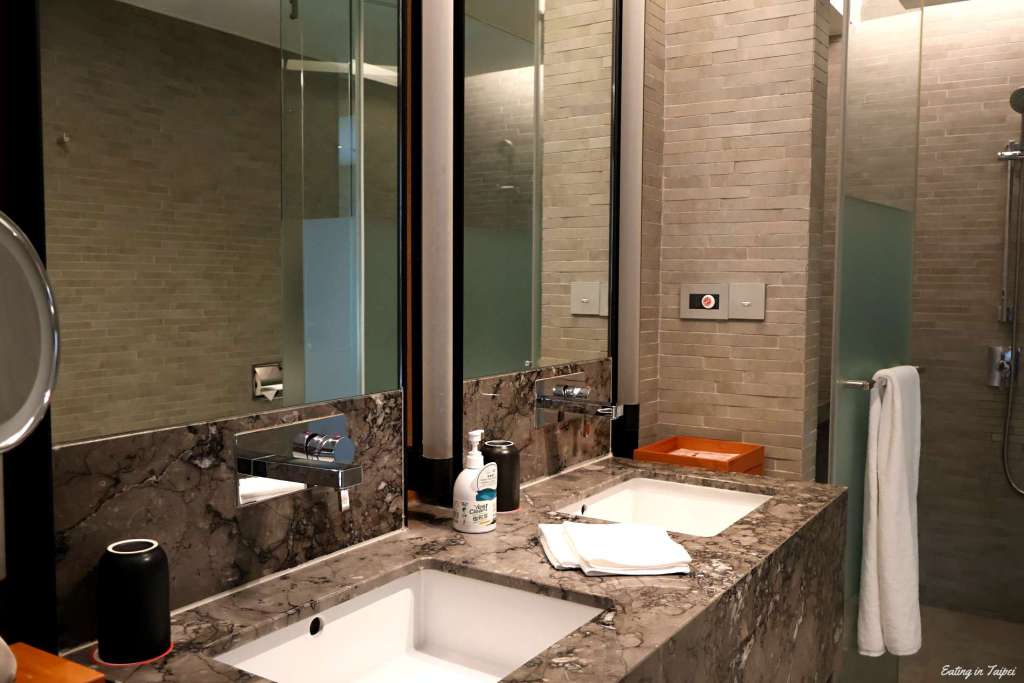 Silks Place Tainan Junior Family Suite bathroom